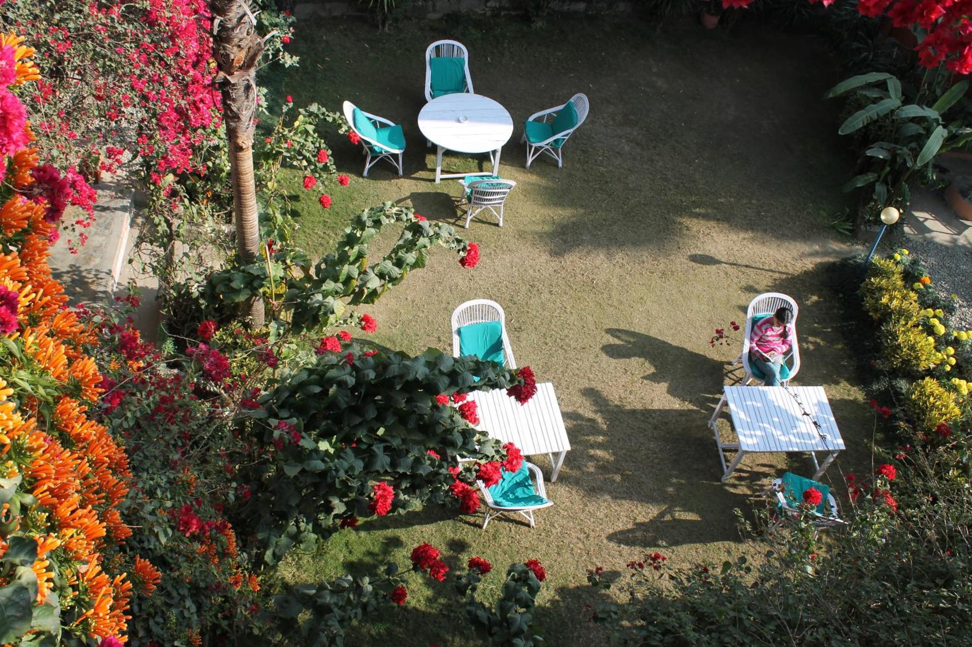 New Pokhara Lodge - Pokhara Lakeside Екстериор снимка