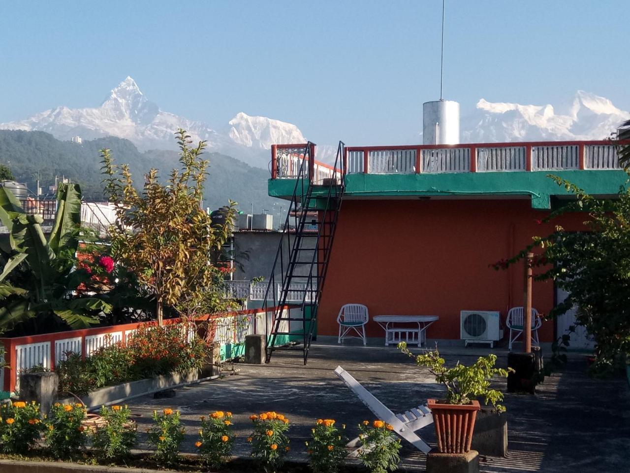 New Pokhara Lodge - Pokhara Lakeside Екстериор снимка
