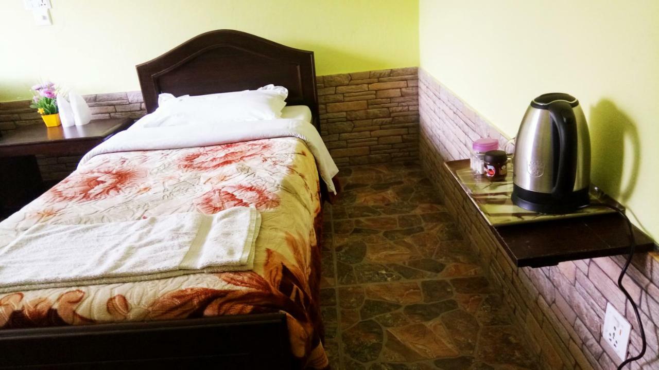 New Pokhara Lodge - Pokhara Lakeside Екстериор снимка
